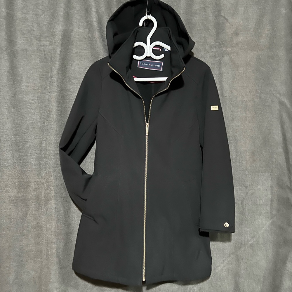 TOMMY HILFIGER Fall/Winter jacket with hoody.